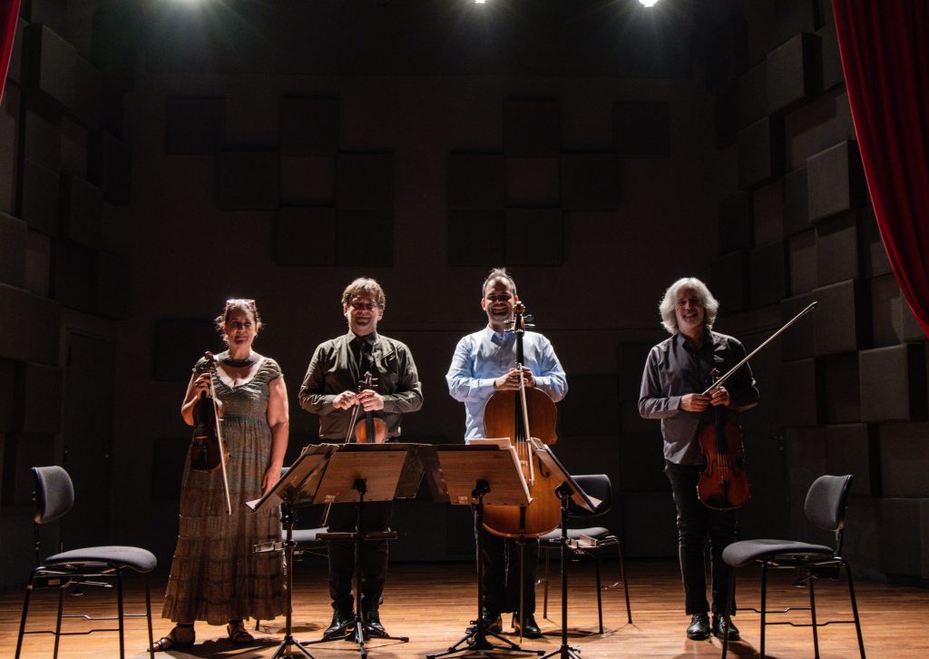 6e7a8280.larissa paz