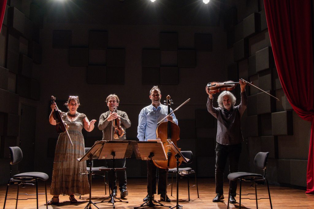 6e7a8284.larissa paz