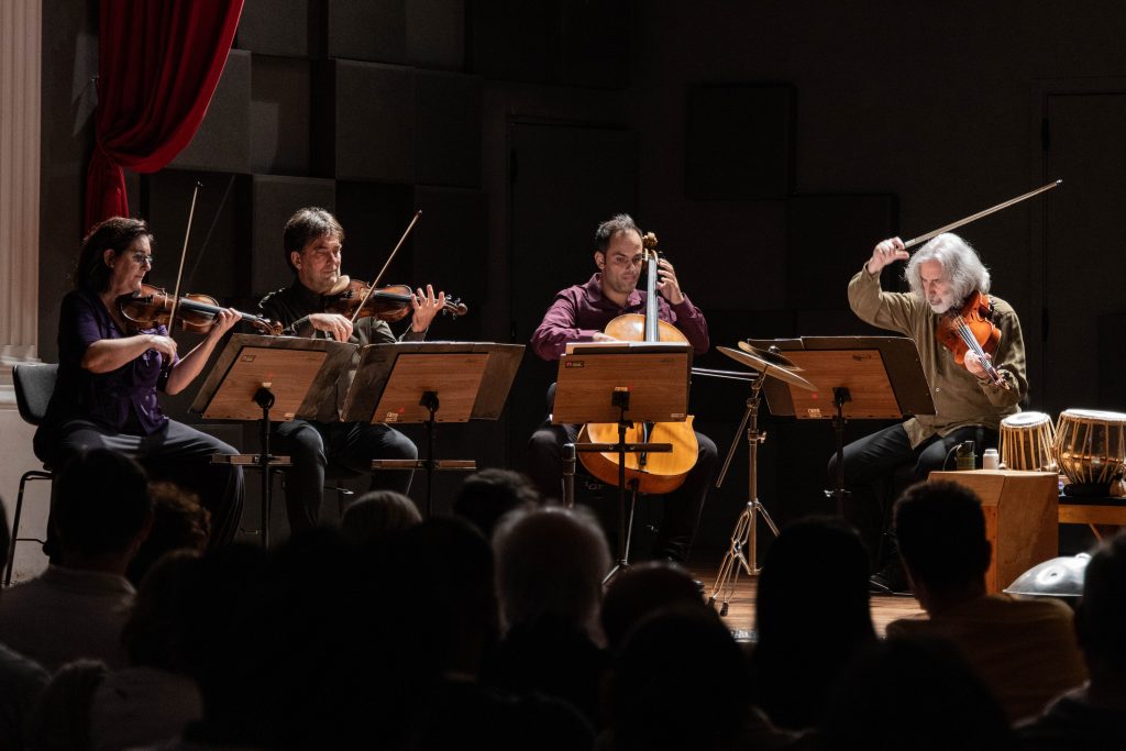 6e7a4472.larissa paz