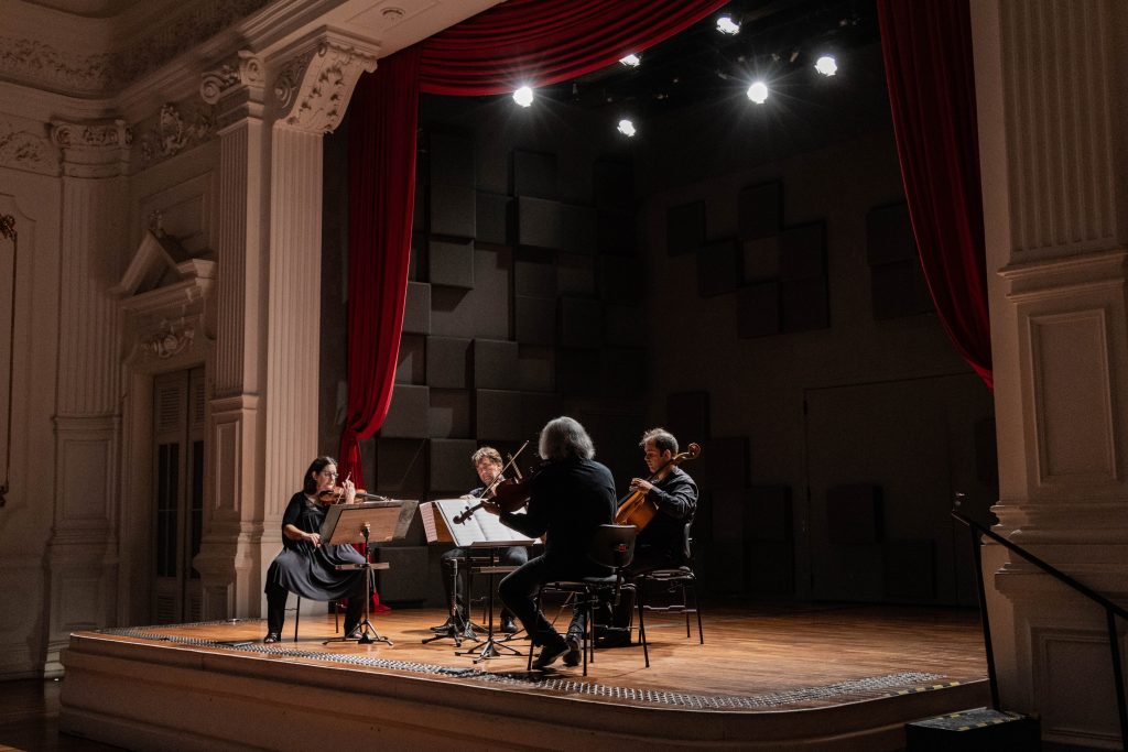 6e7a0007.larissa paz